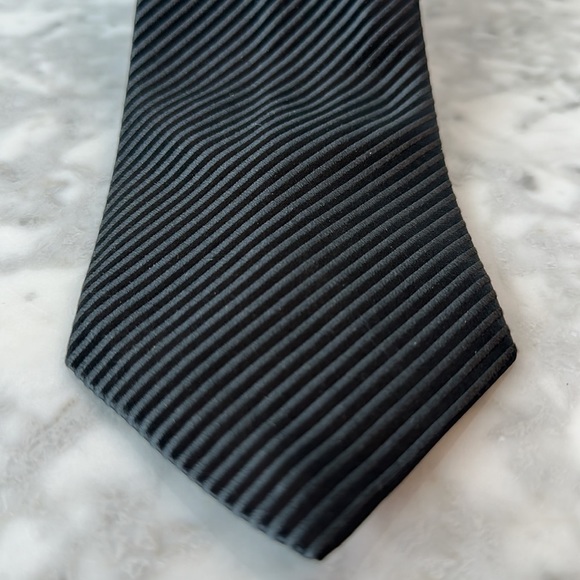 David Donahue Men’s Silk Striped Black Tie 64 1/2” - Picture 3 of 7
